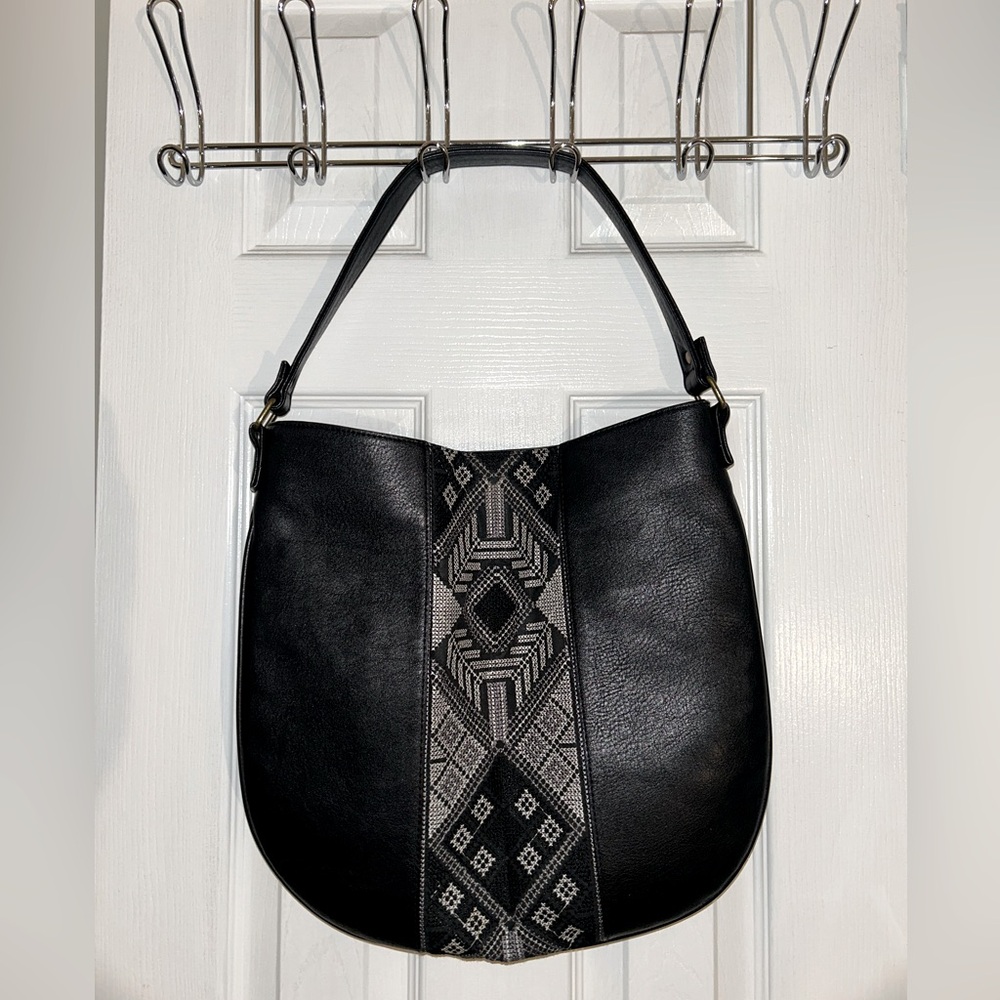 T-Shirt&Jeans - Black vegan leather with Aztec design- bucket bag